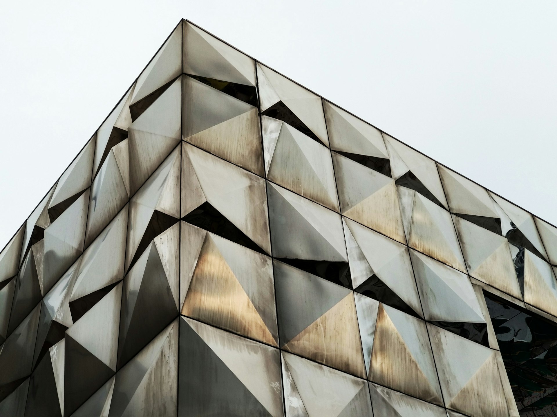 Gebäude mit moderner Metallfassade Baden bei Wien
